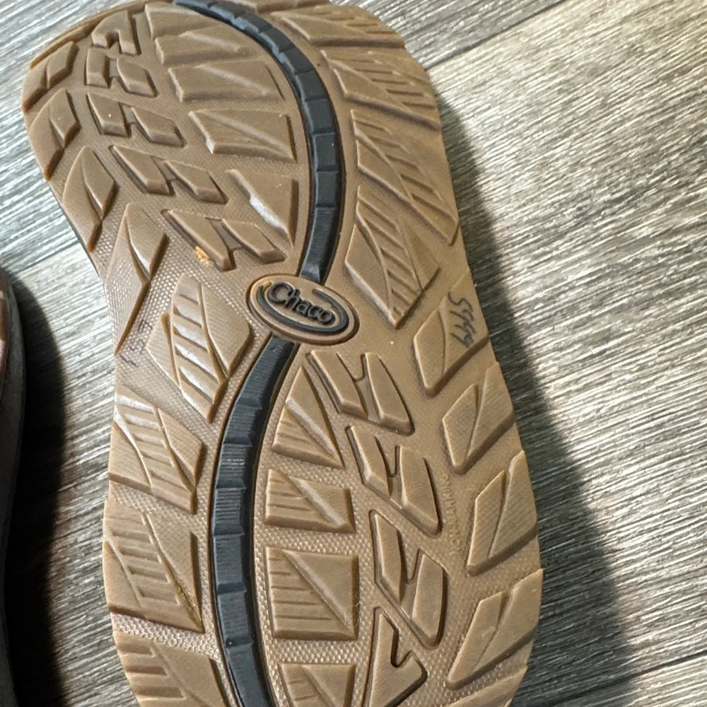 Chaco Black and Gray Strappy Sandals men’s size 8 (s197)